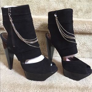 Paris Hilton above ankle Sultry booties